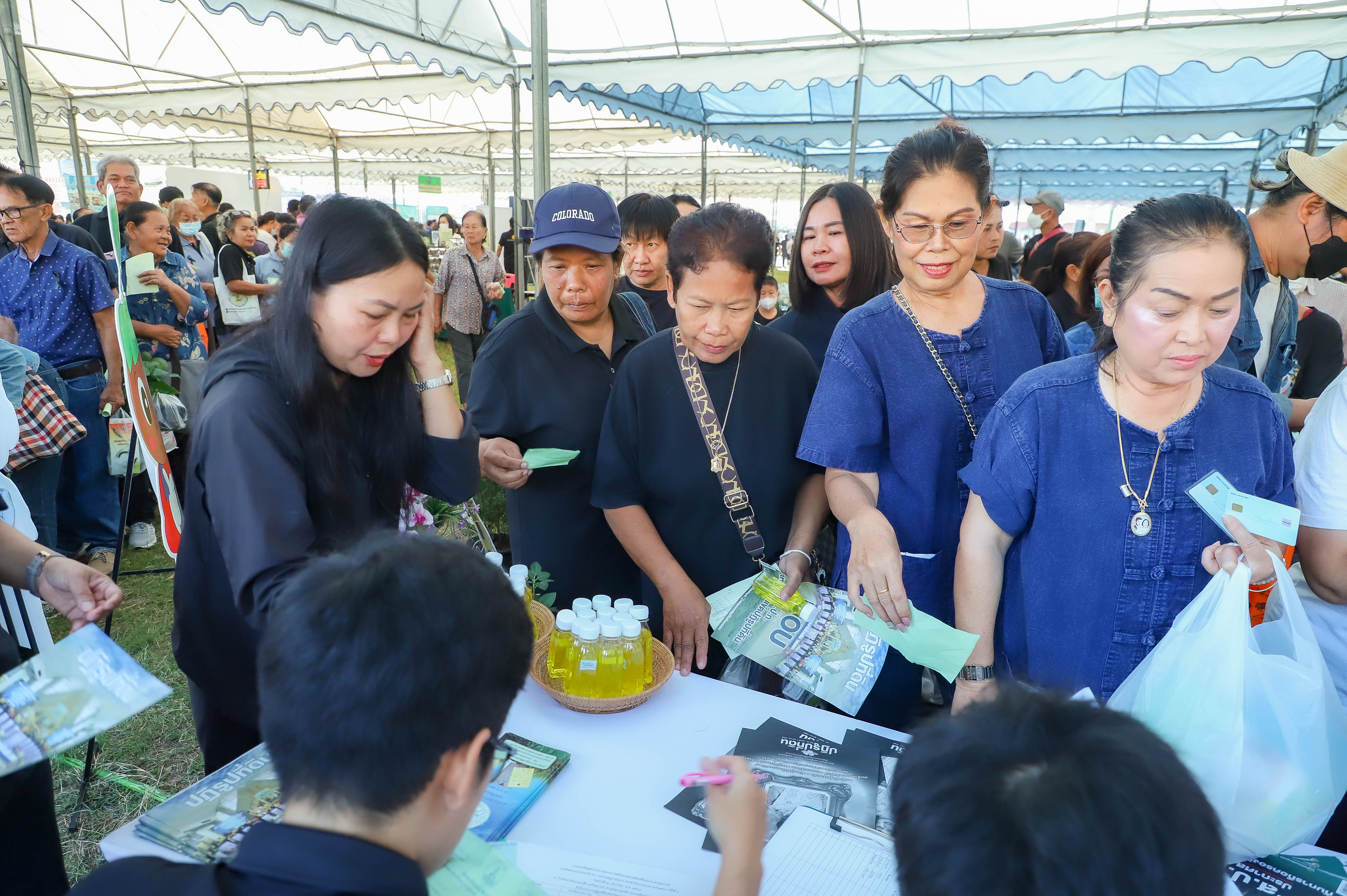 title - รองนายกฯ และรัฐมนตรีว่าการกระทรวงเกษตรฯ เปิดโครงการคลินิกเกษตรเคลื่อนที่ในพระราชานุเคราะห์ฯ ณ จังหวัดนครปฐม